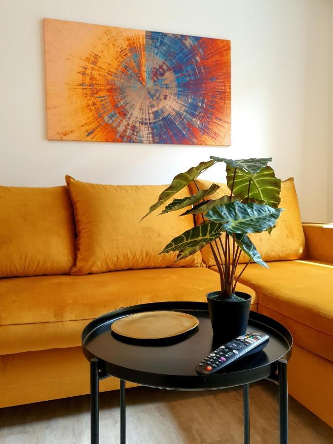 Ferienwohnungen Am Theater - Modern, Zentral Und Ruhig Mit Kueche, Waschtrockner, Netflix, Wlan Und Parkplatz- 2 Zimmer, 52 Qm Cottbus Exteriér fotografie