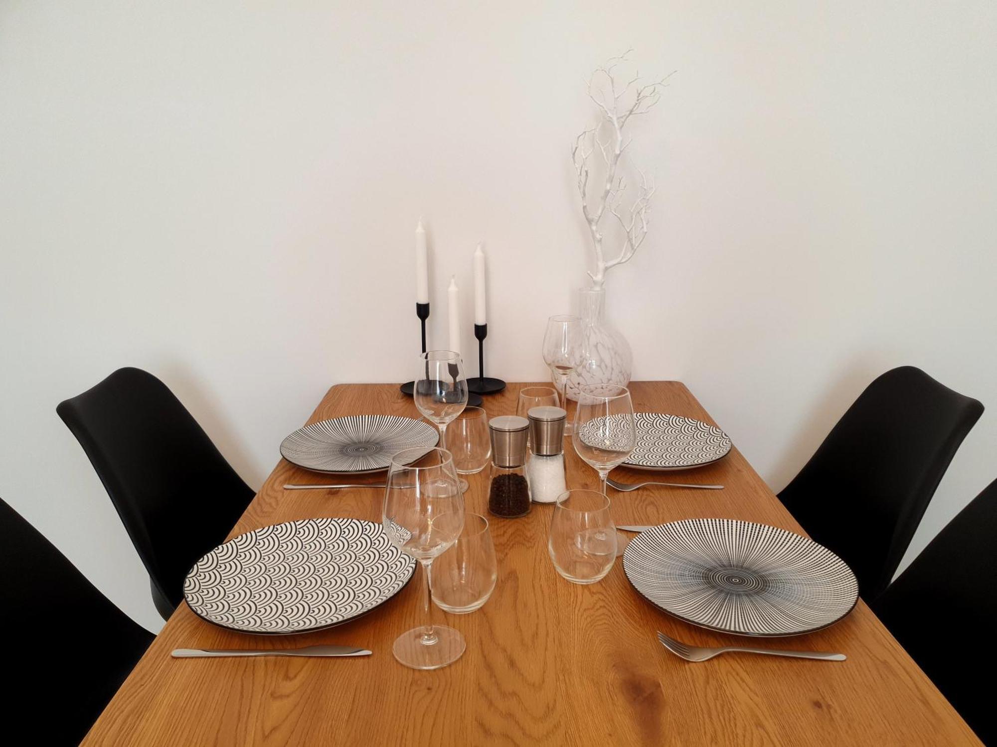 Ferienwohnungen Am Theater - Modern, Zentral Und Ruhig Mit Kueche, Waschtrockner, Netflix, Wlan Und Parkplatz- 2 Zimmer, 52 Qm Cottbus Pokoj fotografie